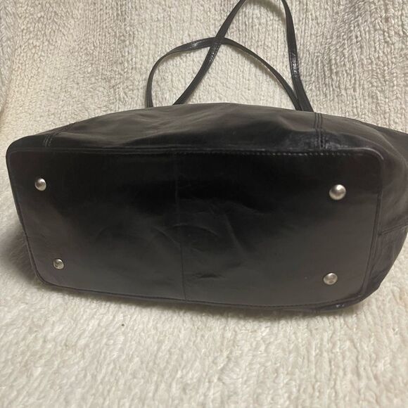 HOBO leather Black shoulder bag with silver tone hardwares. - Picture 6 of 14